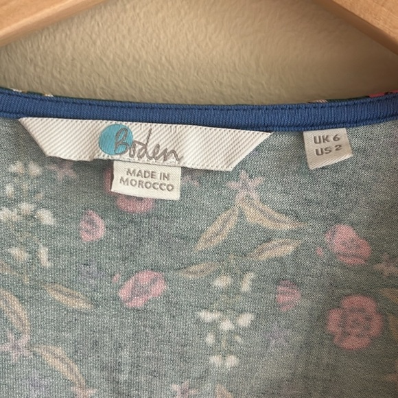 Boden Short Sleeve Floral Top Sz 2 - Picture 2 of 3